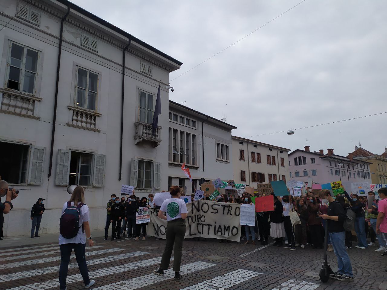 La protesta contro la crisi climatica anima Gorizia, 600 ragazzi in sciopero